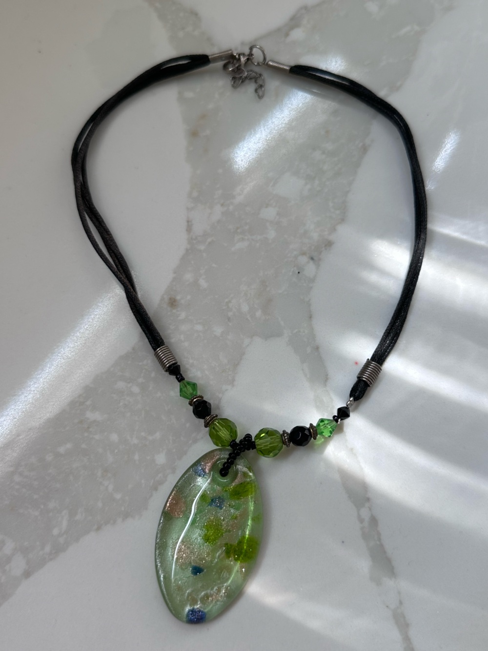 vintage green glass pendant necklace